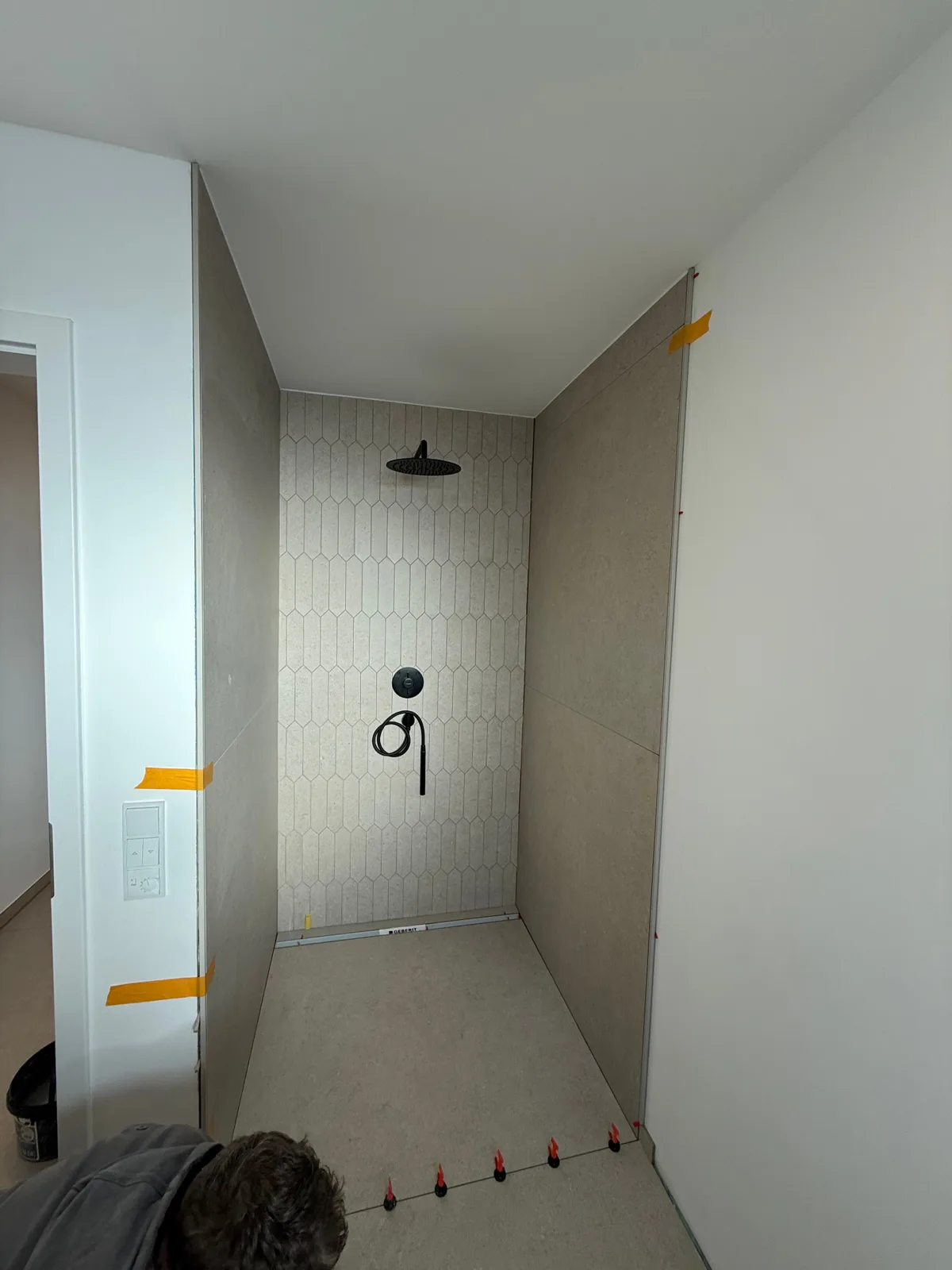 Walk-In-Dusche mit Picket-Mosaik